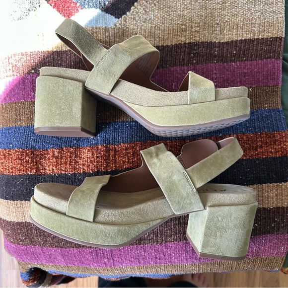 Aerosoles Clarkson suede olive green chunky heels size 10 - Picture 3 of 5